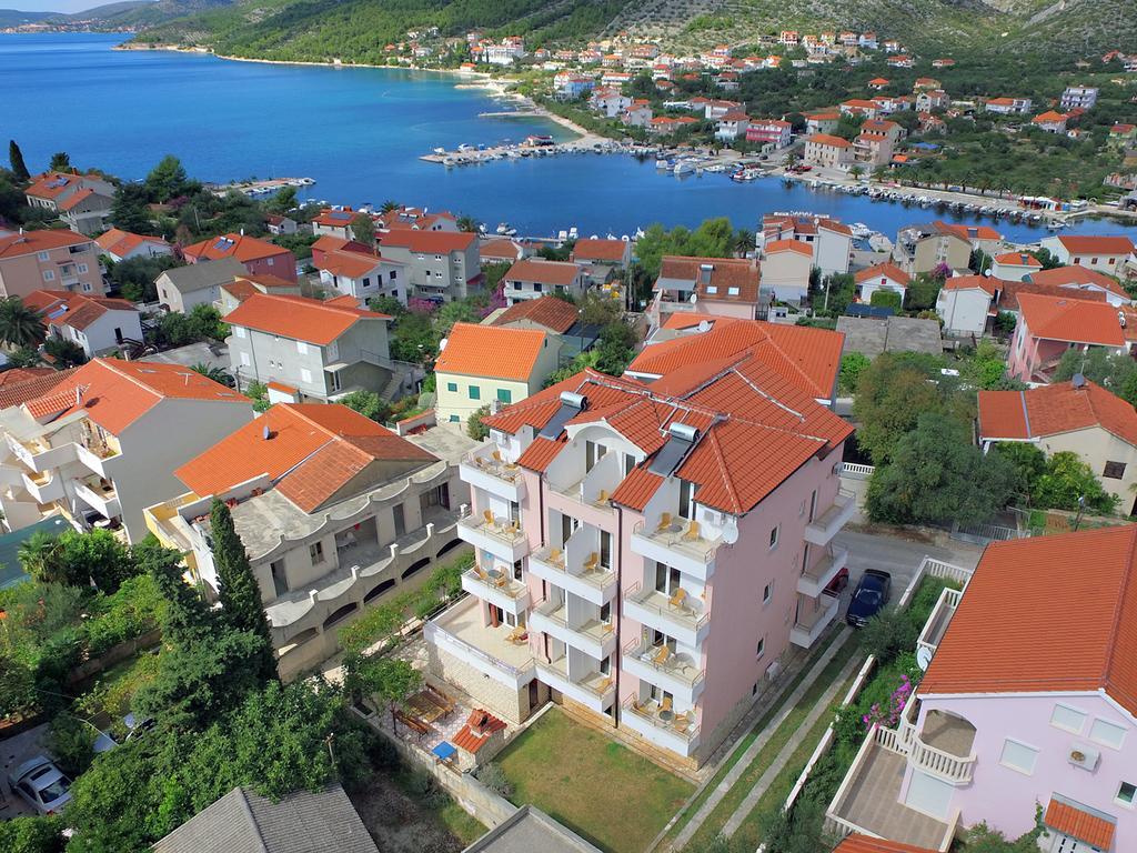 Apartments Kairos Seget Vranjica Buitenkant foto